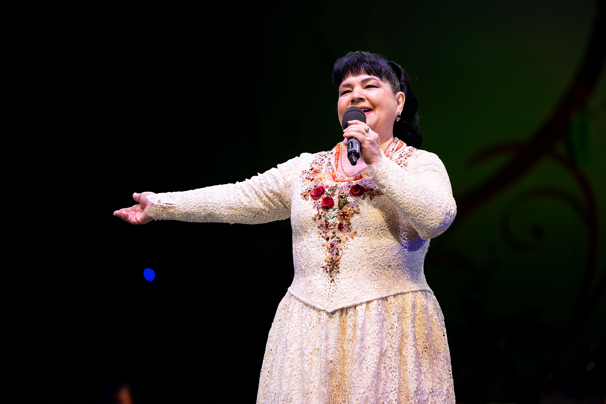 Пою и сердцем, и душой