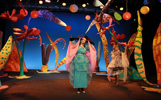 СЕМЕЙНЫЙ СПЕКТАКЛЬ  «КАК БУКАШЕЧКИ НОВЫЙ ГОД СПАСЛИ» 