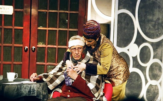 ПОПУГАИХА И ЦЫПЛЁНОК (или «Ищите женщину")