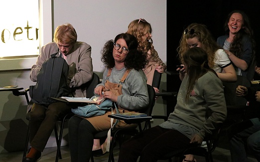 ЗВЕЗДЫ СВЕТЯТ НА ПОТОЛКЕ