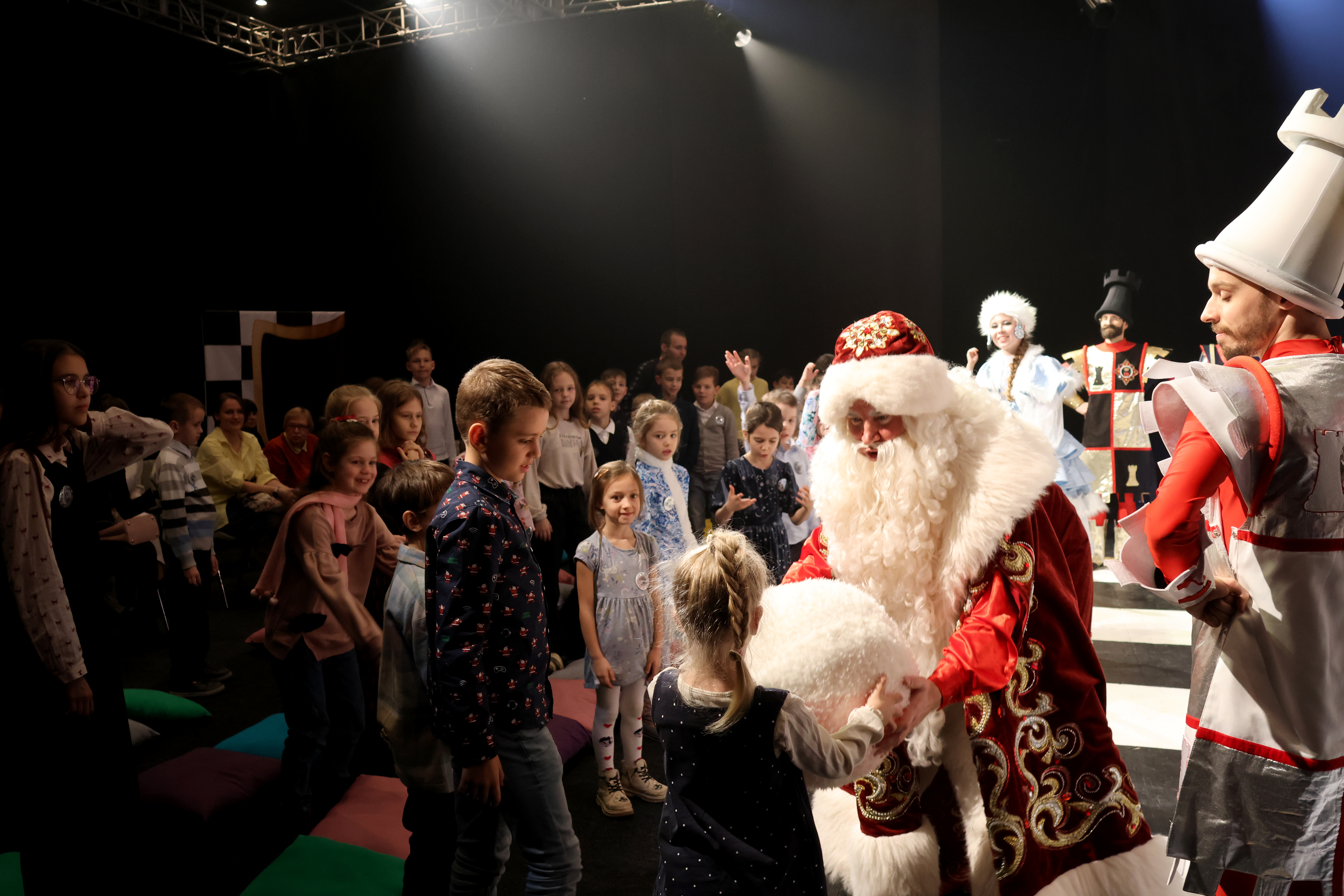 Семейная ёлка Молодёжного театра «Новый год в Шахматном королевстве» или «Тайна Белого Короля». 