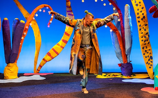 СЕМЕЙНЫЙ СПЕКТАКЛЬ  «КАК БУКАШЕЧКИ НОВЫЙ ГОД СПАСЛИ» 