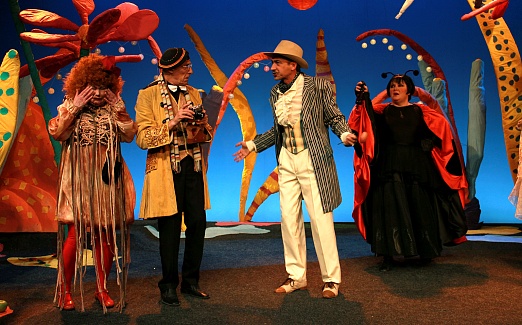 СЕМЕЙНЫЙ СПЕКТАКЛЬ  «КАК БУКАШЕЧКИ НОВЫЙ ГОД СПАСЛИ» 