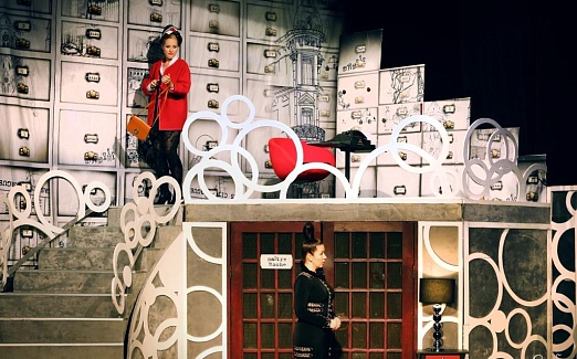 ПОПУГАИХА И ЦЫПЛЁНОК (или «Ищите женщину")