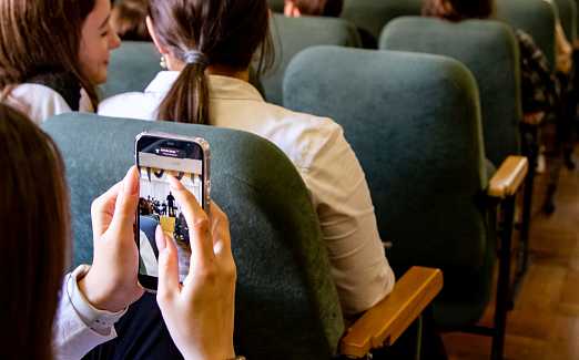 "Премьер-оркестр детям". Место проведения Гимназия № 92 Адрес : ул. Пионерская, 38