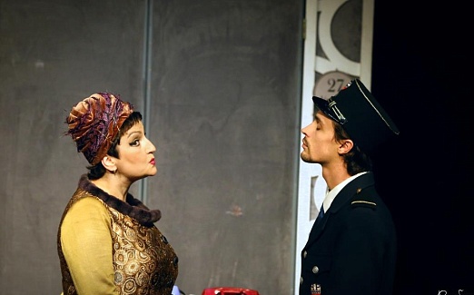 ПОПУГАИХА И ЦЫПЛЁНОК (или «Ищите женщину")