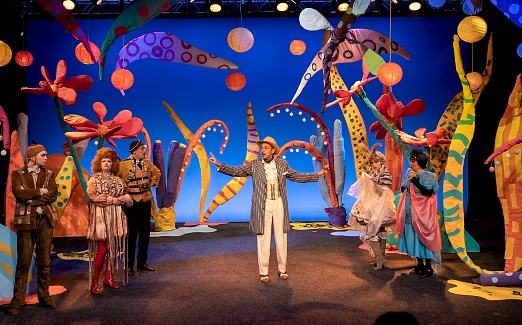 СЕМЕЙНЫЙ СПЕКТАКЛЬ  «КАК БУКАШЕЧКИ НОВЫЙ ГОД СПАСЛИ» 