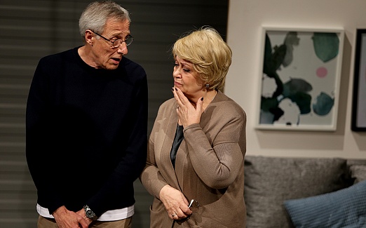 ЗВЕЗДЫ СВЕТЯТ НА ПОТОЛКЕ