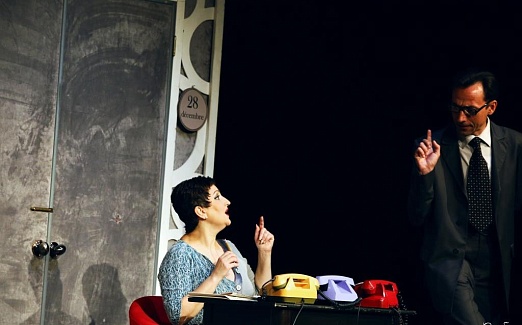 ПОПУГАИХА И ЦЫПЛЁНОК (или «Ищите женщину")