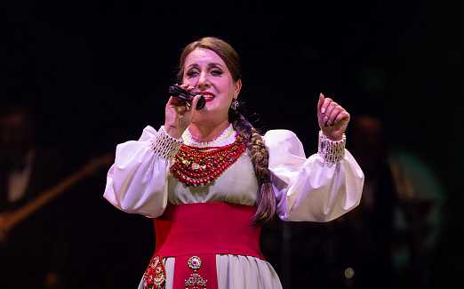 Пою и сердцем, и душой