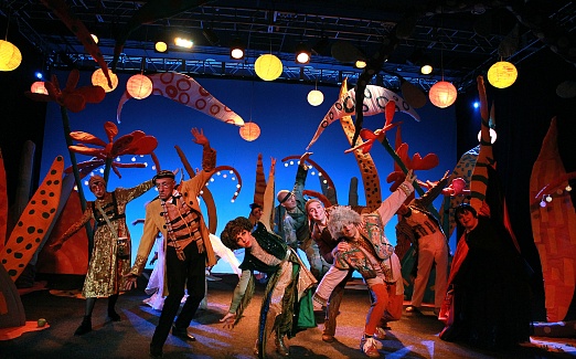 СЕМЕЙНЫЙ СПЕКТАКЛЬ  «КАК БУКАШЕЧКИ НОВЫЙ ГОД СПАСЛИ» 