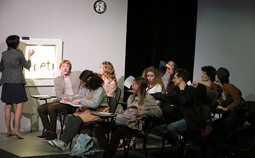 ЗВЕЗДЫ СВЕТЯТ НА ПОТОЛКЕ