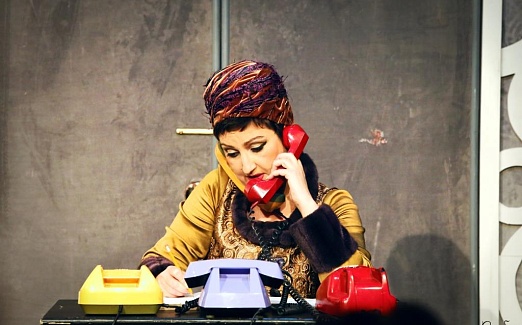 ПОПУГАИХА И ЦЫПЛЁНОК (или «Ищите женщину")