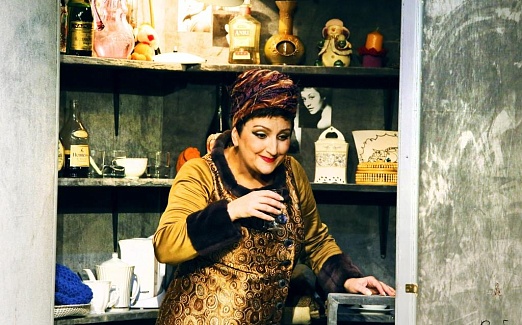 ПОПУГАИХА И ЦЫПЛЁНОК (или «Ищите женщину")