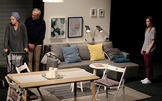 ЗВЕЗДЫ СВЕТЯТ НА ПОТОЛКЕ