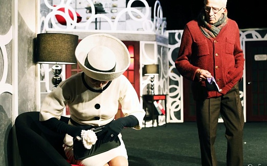 ПОПУГАИХА И ЦЫПЛЁНОК (или «Ищите женщину")