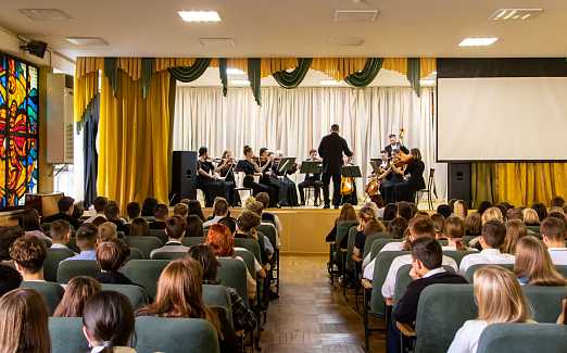 "Премьер-оркестр детям". Место проведения Гимназия № 92 Адрес : ул. Пионерская, 38