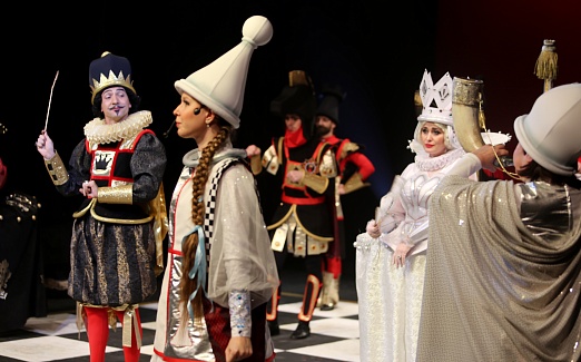 Семейная ёлка Молодёжного театра «Новый год в Шахматном королевстве» или «Тайна Белого Короля». 