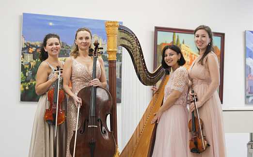 Новогоднее путешествие с арфой