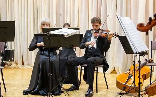 "Премьер-оркестр детям". Место проведения Гимназия № 92 Адрес : ул. Пионерская, 38