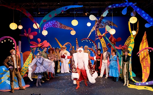 СЕМЕЙНЫЙ СПЕКТАКЛЬ  «КАК БУКАШЕЧКИ НОВЫЙ ГОД СПАСЛИ» 