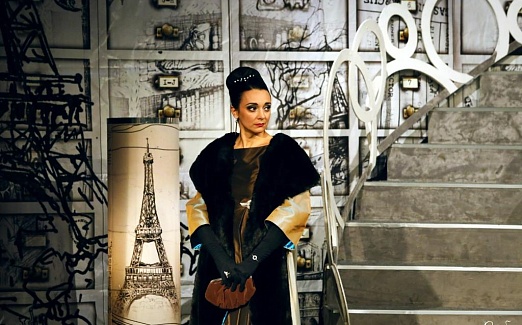 ПОПУГАИХА И ЦЫПЛЁНОК (или «Ищите женщину")