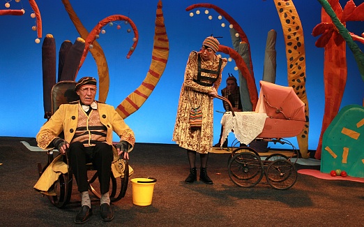 СЕМЕЙНЫЙ СПЕКТАКЛЬ  «КАК БУКАШЕЧКИ НОВЫЙ ГОД СПАСЛИ» 