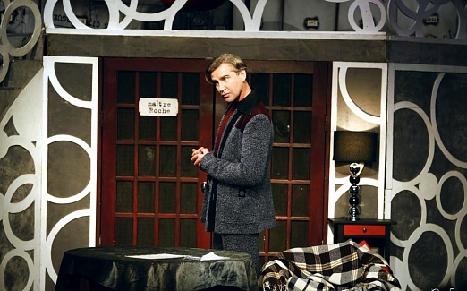 ПОПУГАИХА И ЦЫПЛЁНОК (или «Ищите женщину")