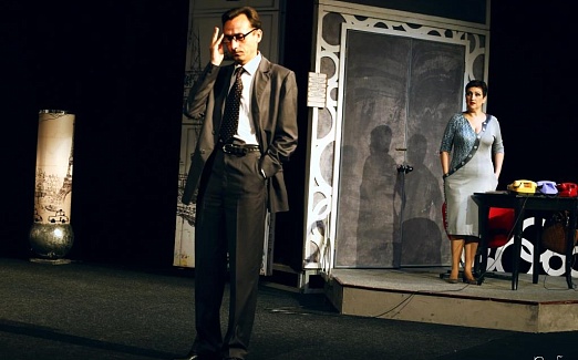 ПОПУГАИХА И ЦЫПЛЁНОК (или «Ищите женщину")