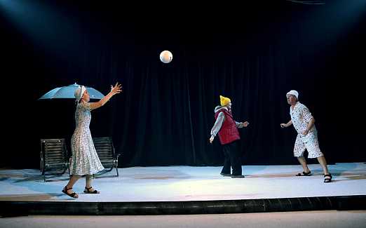 ЛЁД РАСТАЕТ