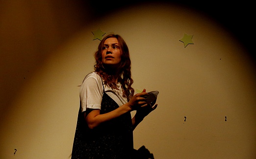 ЗВЕЗДЫ СВЕТЯТ НА ПОТОЛКЕ