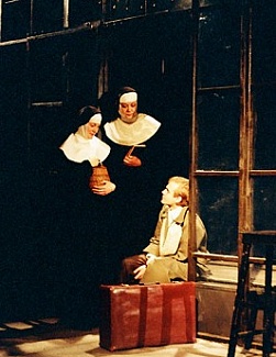 НАД ПРОПАСТЬЮ ВО РЖИ