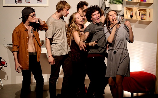 ЗВЕЗДЫ СВЕТЯТ НА ПОТОЛКЕ