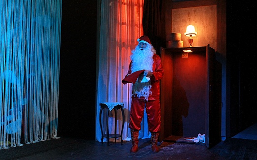 СЕМЕЙНЫЙ СПЕКТАКЛЬ  «КАК БУКАШЕЧКИ НОВЫЙ ГОД СПАСЛИ» 