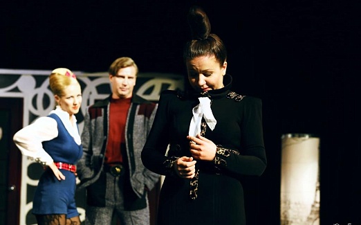 ПОПУГАИХА И ЦЫПЛЁНОК (или «Ищите женщину")