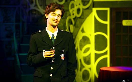 ПОПУГАИХА И ЦЫПЛЁНОК (или «Ищите женщину")