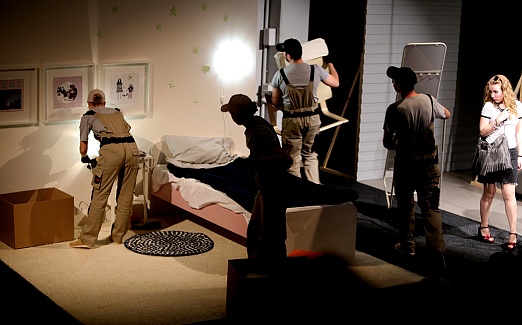 ЗВЕЗДЫ СВЕТЯТ НА ПОТОЛКЕ