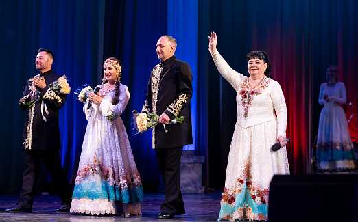 Пою и сердцем, и душой