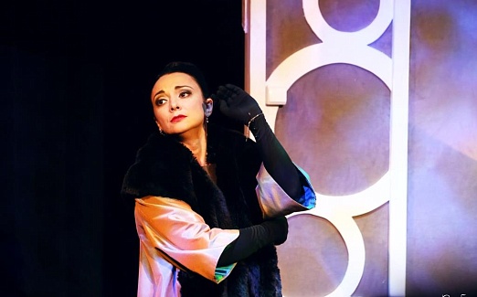 ПОПУГАИХА И ЦЫПЛЁНОК (или «Ищите женщину")