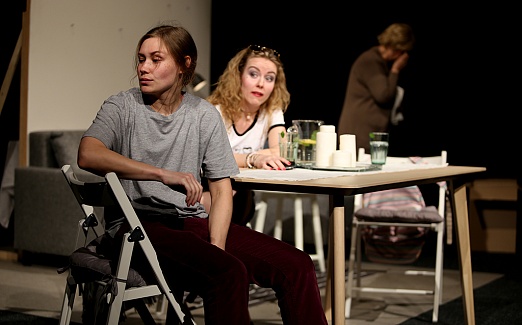 ЗВЕЗДЫ СВЕТЯТ НА ПОТОЛКЕ