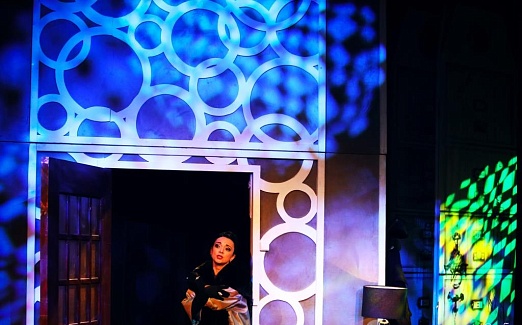 ПОПУГАИХА И ЦЫПЛЁНОК (или «Ищите женщину")