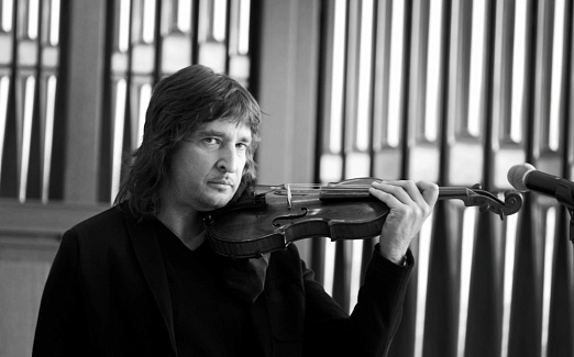 На солнечной стороне улицы