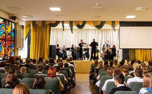 "Премьер-оркестр детям". Место проведения Гимназия № 92 Адрес : ул. Пионерская, 38