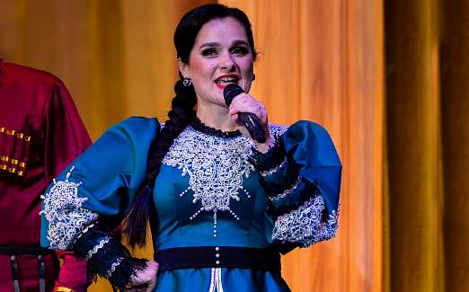 Пою и сердцем, и душой