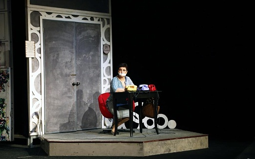 ПОПУГАИХА И ЦЫПЛЁНОК (или «Ищите женщину")