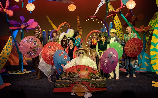 СЕМЕЙНЫЙ СПЕКТАКЛЬ  «КАК БУКАШЕЧКИ НОВЫЙ ГОД СПАСЛИ» 