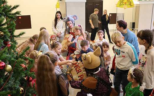 СЕМЕЙНАЯ ЁЛКА  МОЛОДЁЖНОГО ТЕАТРА  «Невероятный Новый год»