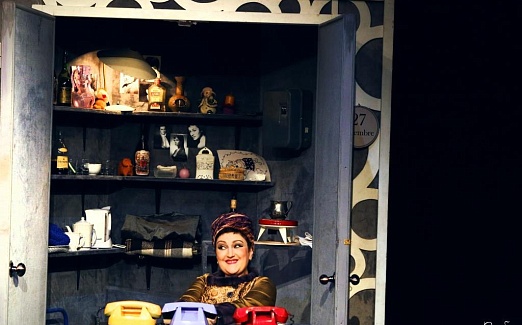 ПОПУГАИХА И ЦЫПЛЁНОК (или «Ищите женщину")