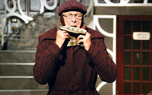 ПОПУГАИХА И ЦЫПЛЁНОК (или «Ищите женщину")