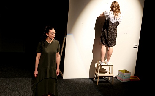 ЗВЕЗДЫ СВЕТЯТ НА ПОТОЛКЕ